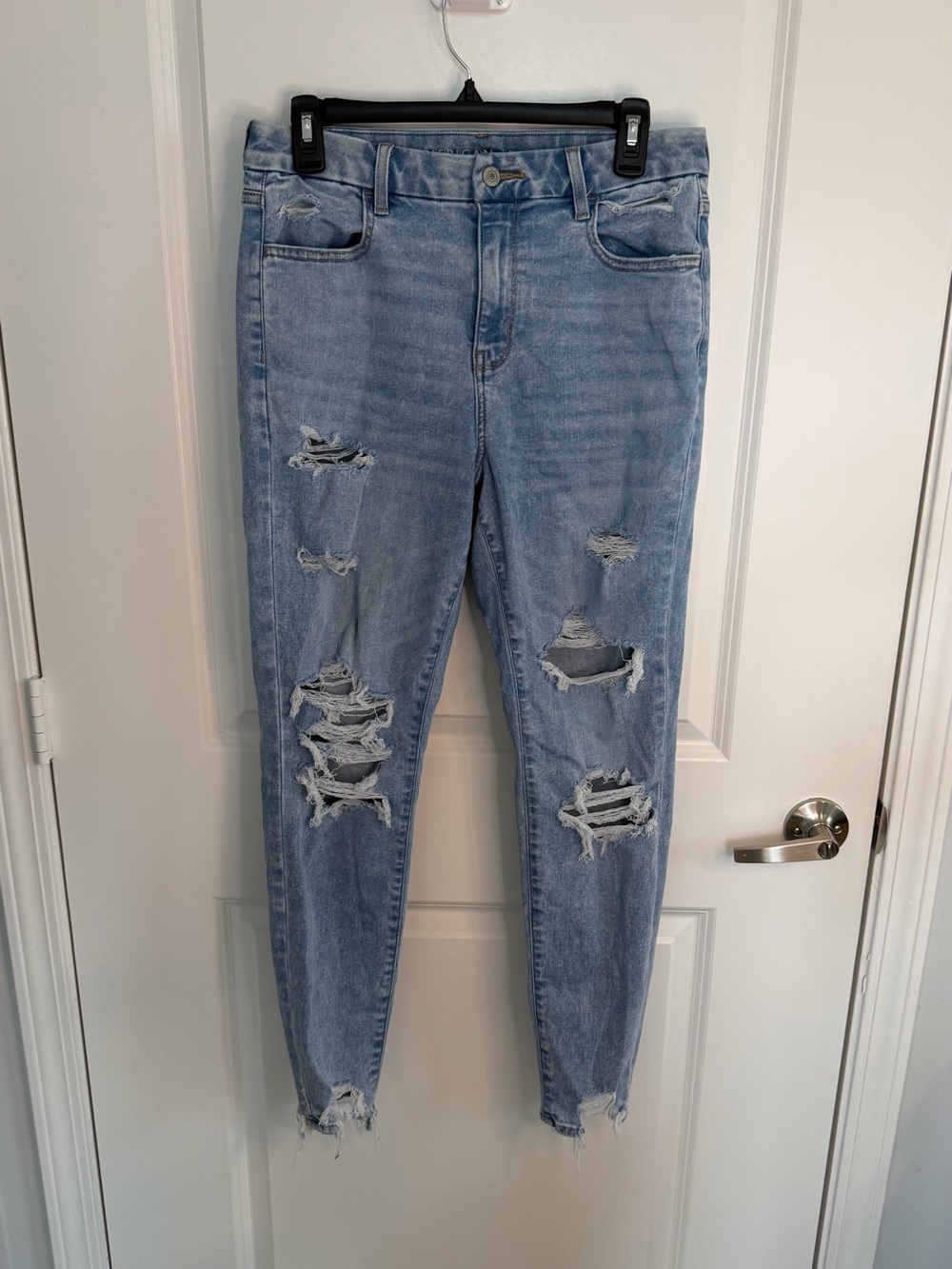 American Eagle Women’s Next Level Stretch Distressed Light Blue Jeans Size US 10